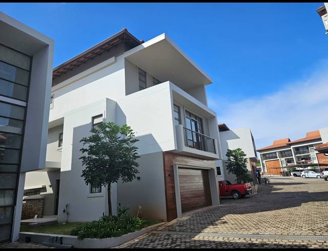 4 BEDROOM TOWNHOUSE FOR SALE IN IZINGA ESTATE